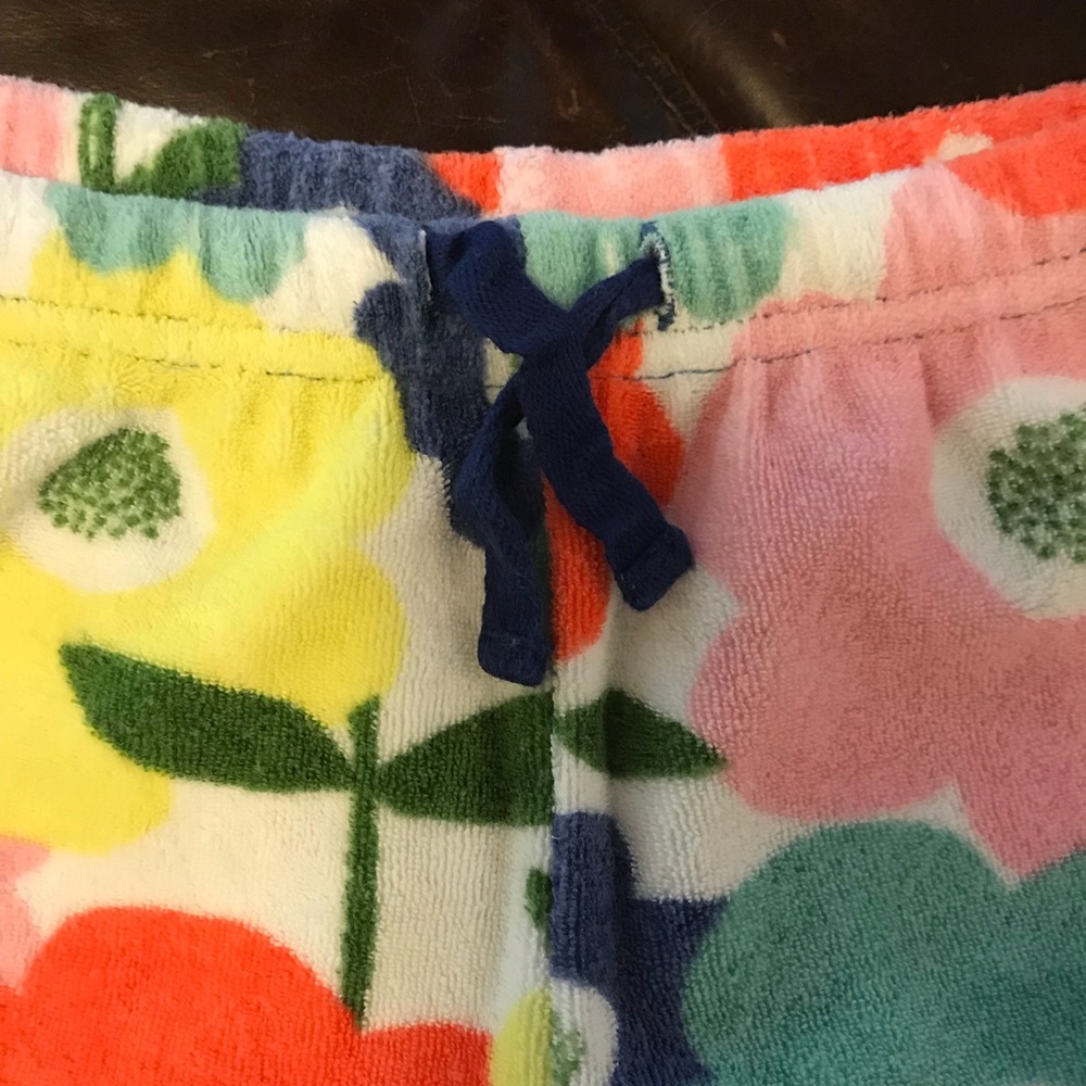 Mini Boden floral toweling shorts, size 11 - Picture 3 of 4